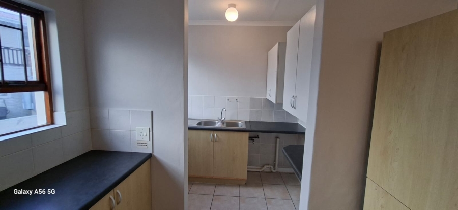 To Let 3 Bedroom Property for Rent in Heuningkloof Western Cape